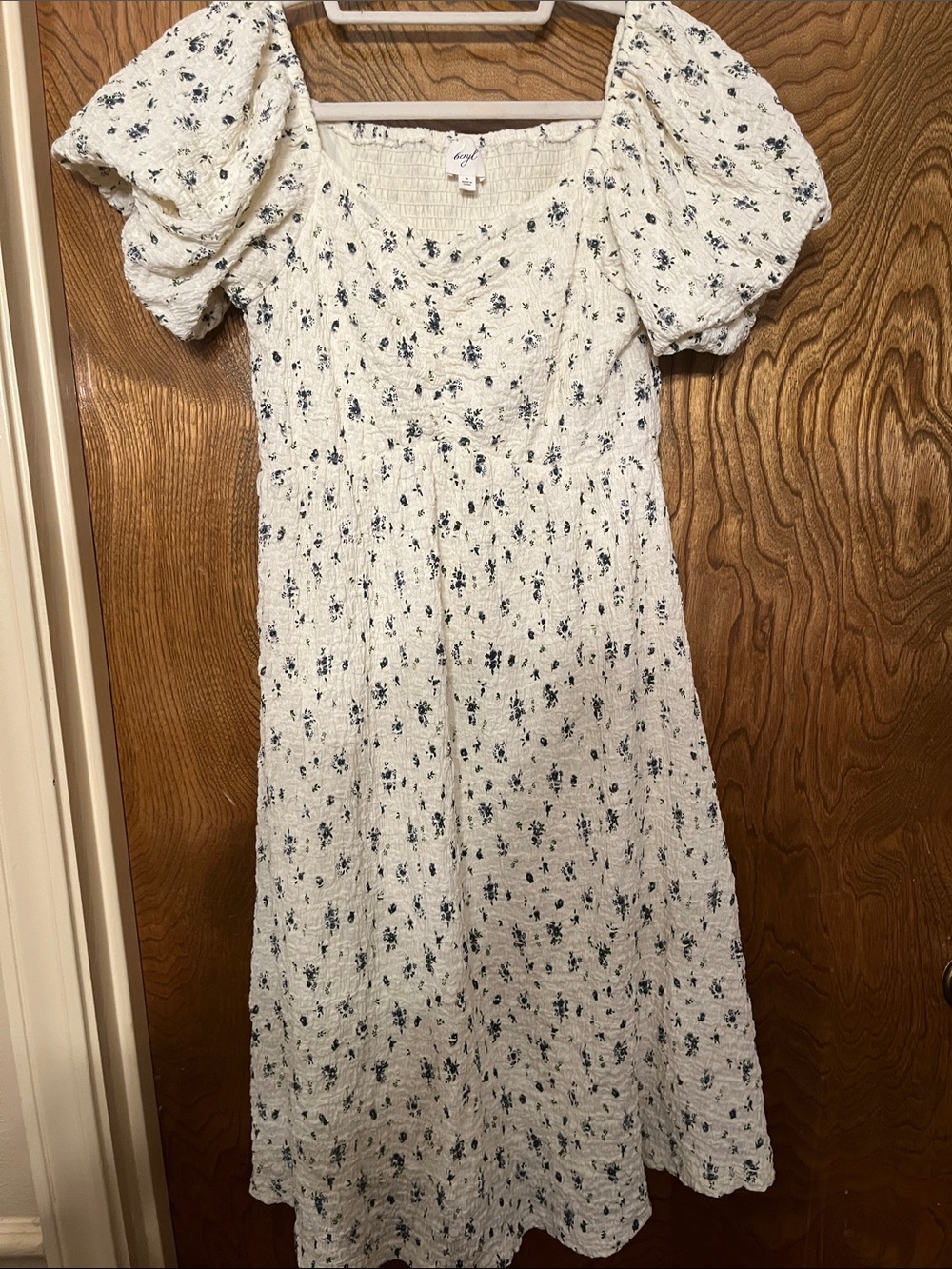 M women’s Puff-Sleeve Floral Dress in Cream and Navy